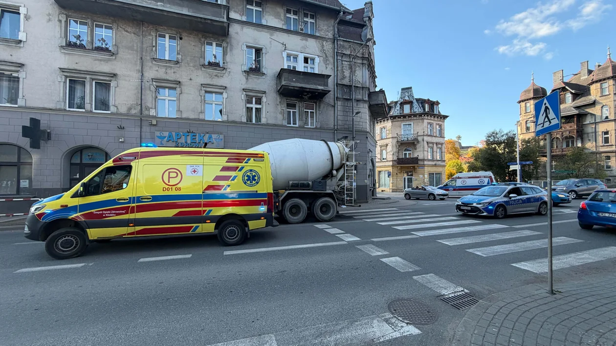 Potrącenie w sąsiednim powiecie na pasach - Zdjęcie główne