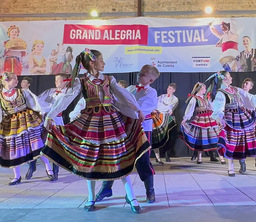 Zespół Pieśni i Tańca Nowa Ruda na Festiwalu Folkloru w hiszpańskiej Calelli [zdjęcia] - Zdjęcie główne