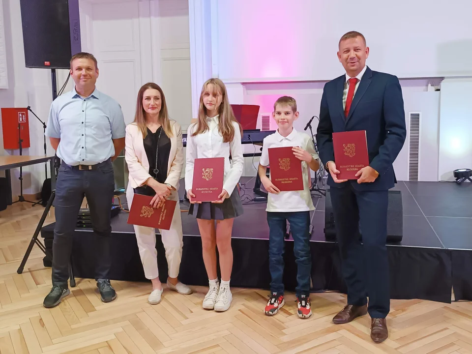 Wręczono stypendia „Leonardo” dla uzdolnionych uczniów kłodzkich szkół [galeria]