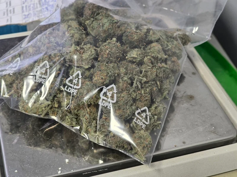 Ponad kilogram narkotyków znaleziony u 28-latka. Był w trakcie odbywania kary!