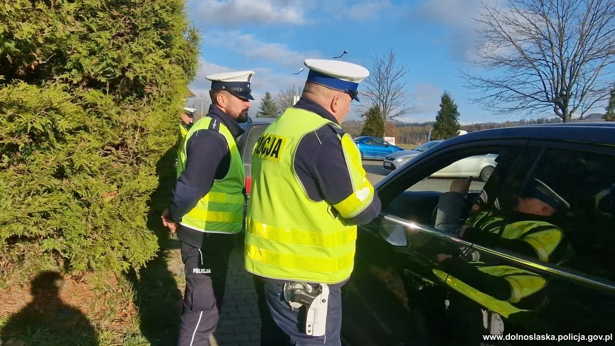 „Bezpieczna ósemka” - policjanci przypominali o bezpieczeństwie na drodze