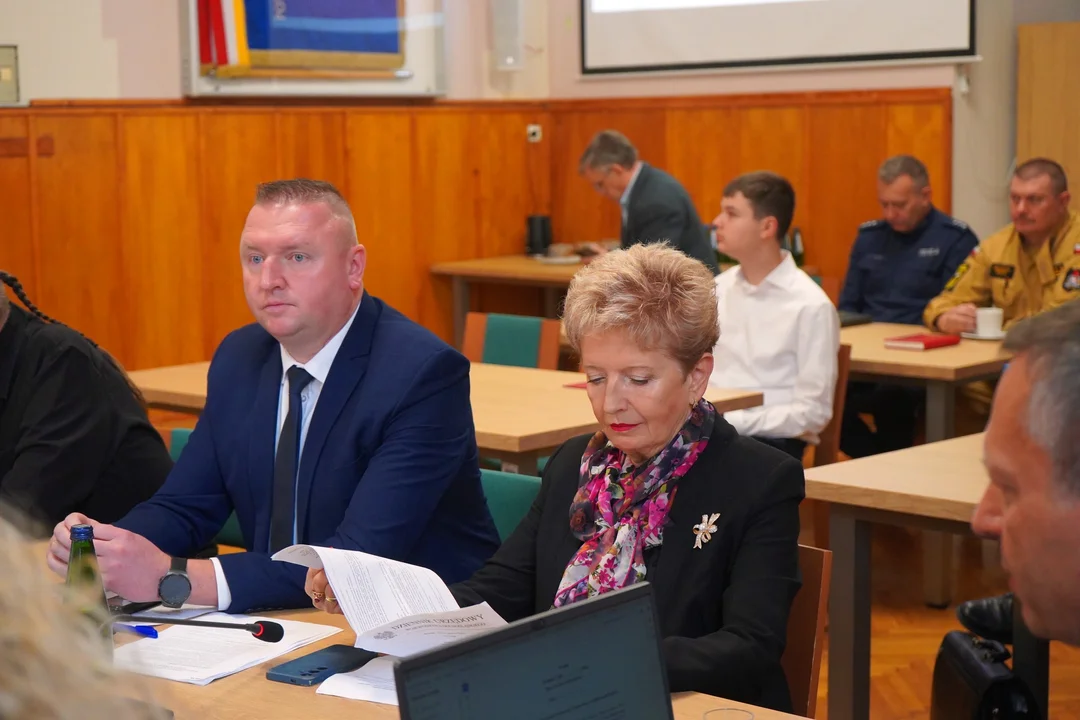 Sesja Rady Powiatu Ząbkowickiego: nagrody dla uczniów i ważne decyzje finansowe [galeria]