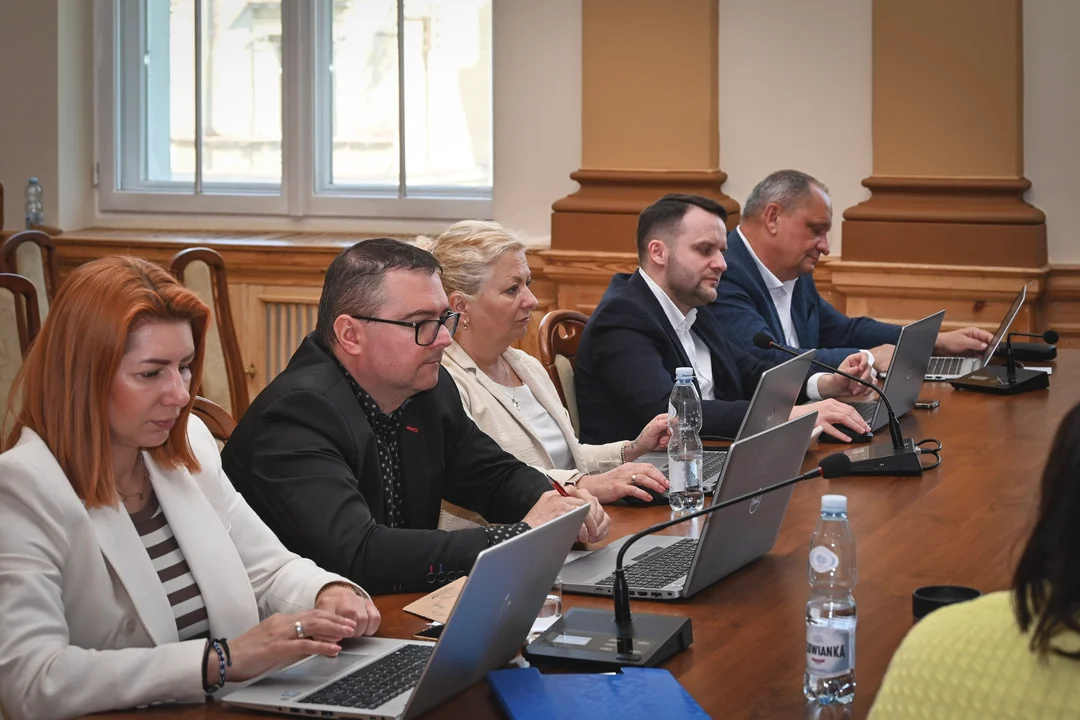 Powiat Kłodzki. Radni powiatowi niemal jednogłośnie za przyjęciem  projektu ochrony przeciwpowodziowej [zdjęcia]
