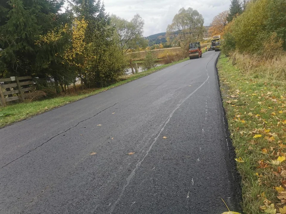 Końcowe prace na drodze powiatowej na odcinku od Międzylesia do Dolnika