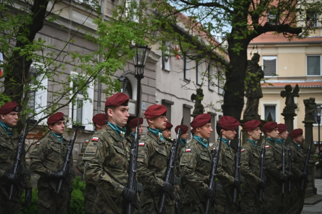 Powiatowe i miejskie uroczystości upamiętniające uchwalenie Konstytucji 3 Maja w Kłodzku [galeria]