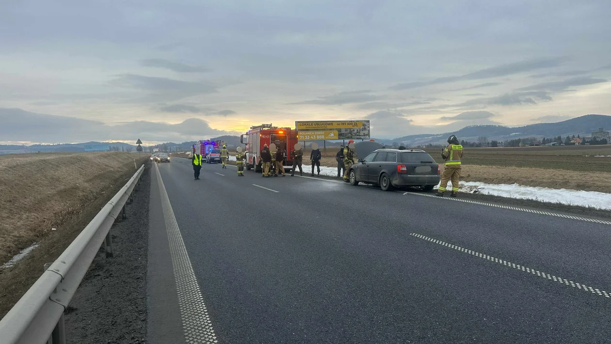 Kłodzko - pożar auta na K33 - Zdjęcie główne
