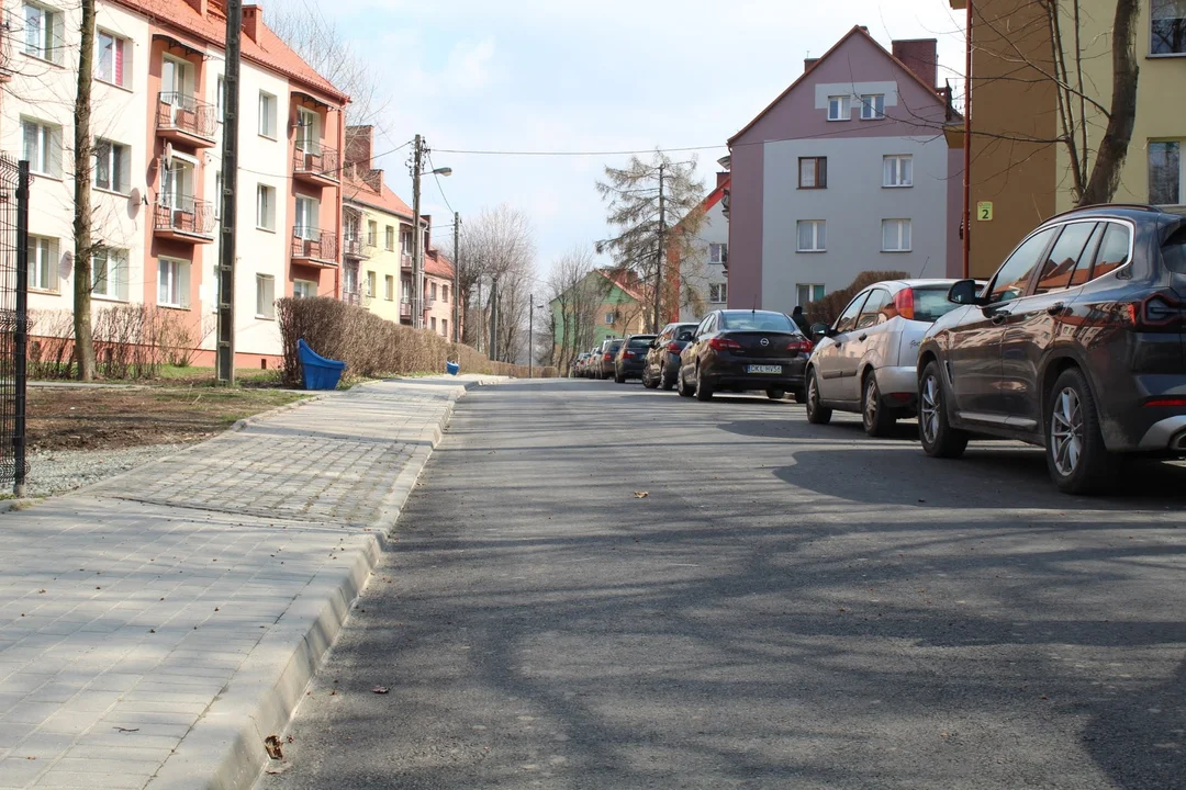 Nowa Ruda. Zakończył się remont ćwierć kilometrowego odcinka ul. Akacjowej