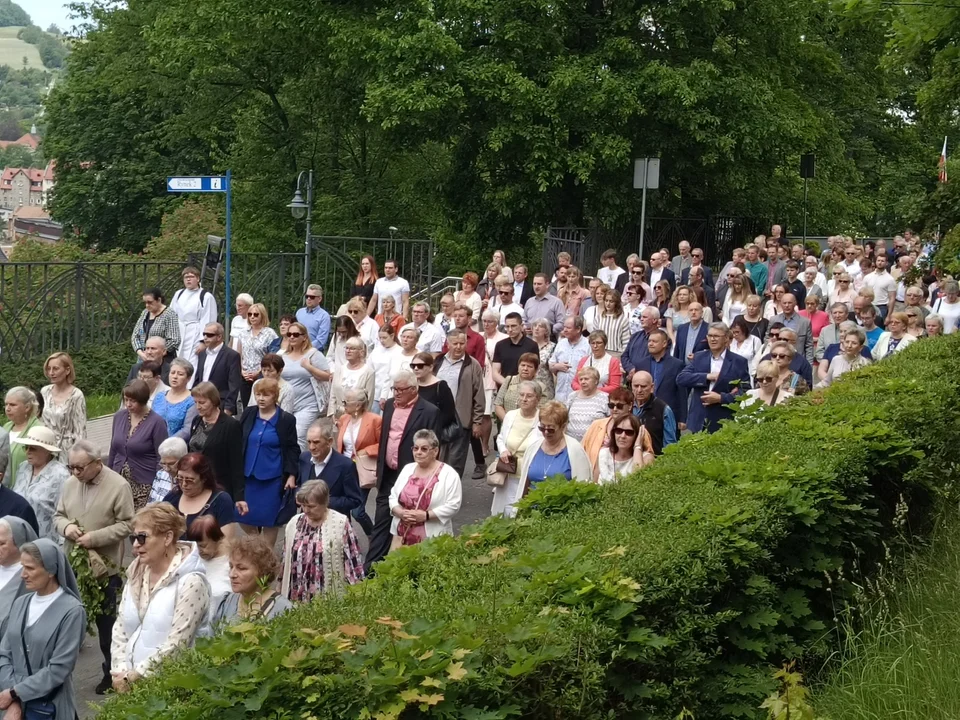 Boże Ciało w Nowej Rudzie. Ulicami przeszła uroczysta procesja [galeria]