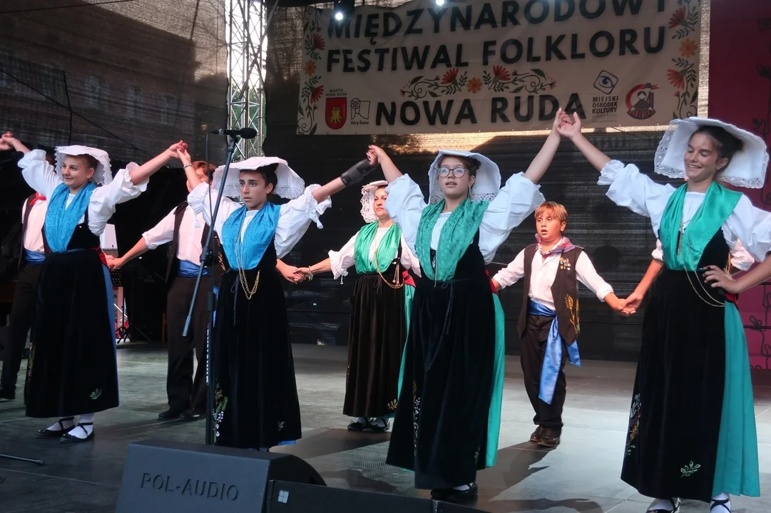 Nowa Ruda. Rozpoczął się Międzynarodowy Festiwal Folkloru [galeria]