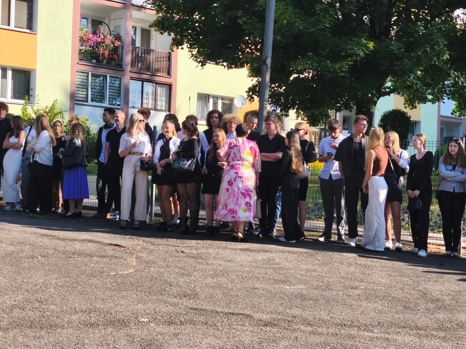 Nowa Ruda. Rozpoczęcie nowego roku szkolnego w Liceum Ogólnokształcącym im. Henryka Sienkiewicza [galeria]
