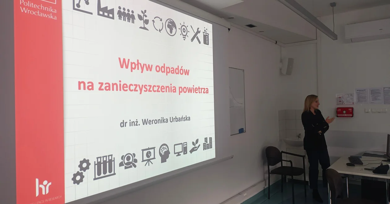 Uczniowie Liceum Ogólnokształcącego w Nowej Rudzie z wizytą na polibudzie we Wrocławiu [galeria]