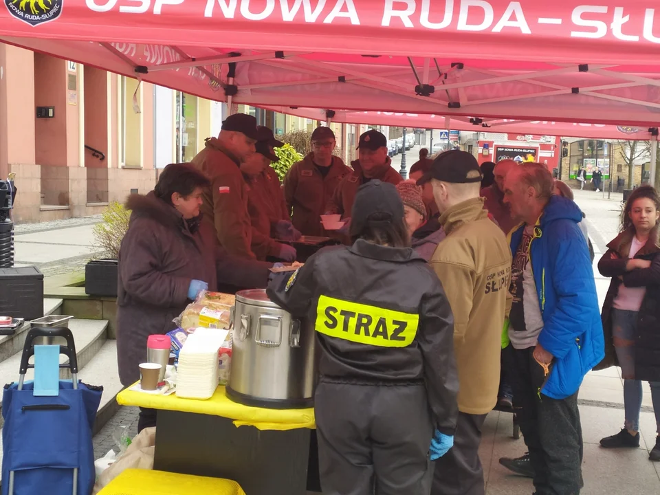 Śniadanie Wielkanocne w Nowej Rudzie. Dużo smakołyków i sporo gości [zdjęcia]