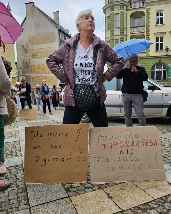 Ani Jednej Więcej - manifestacja pod kłodzkim Ratuszem