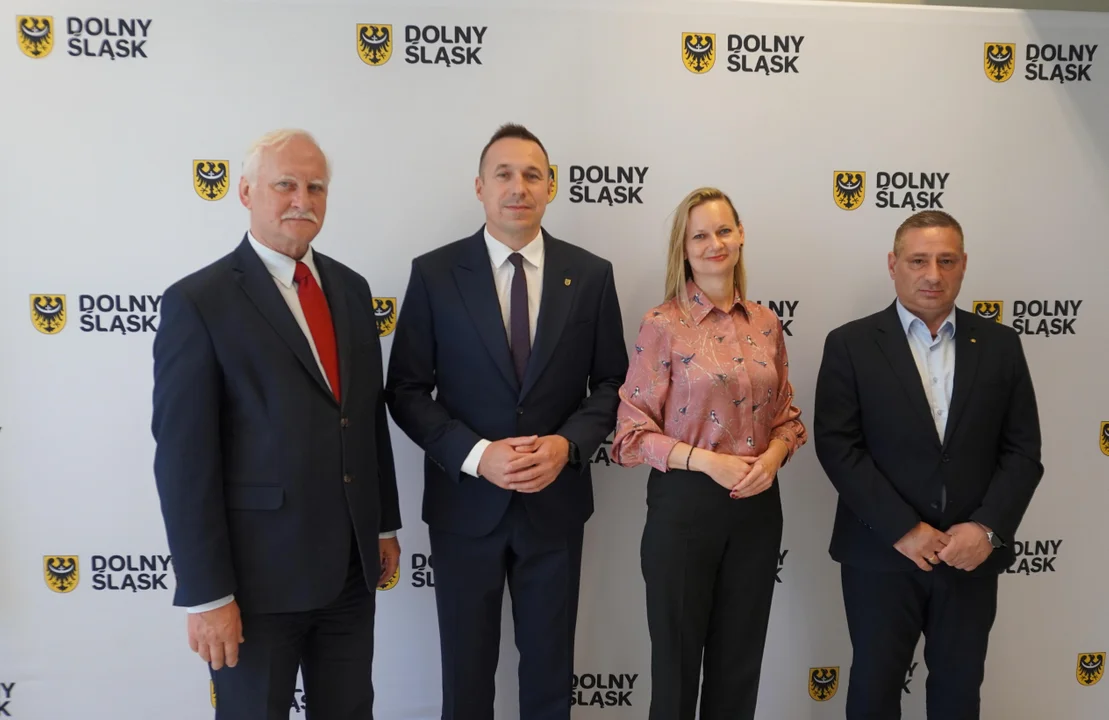 Dolny Śląsk wspiera pszczelarzy - blisko 1,5 mln zł na rozwój pszczelarstwa w regionie