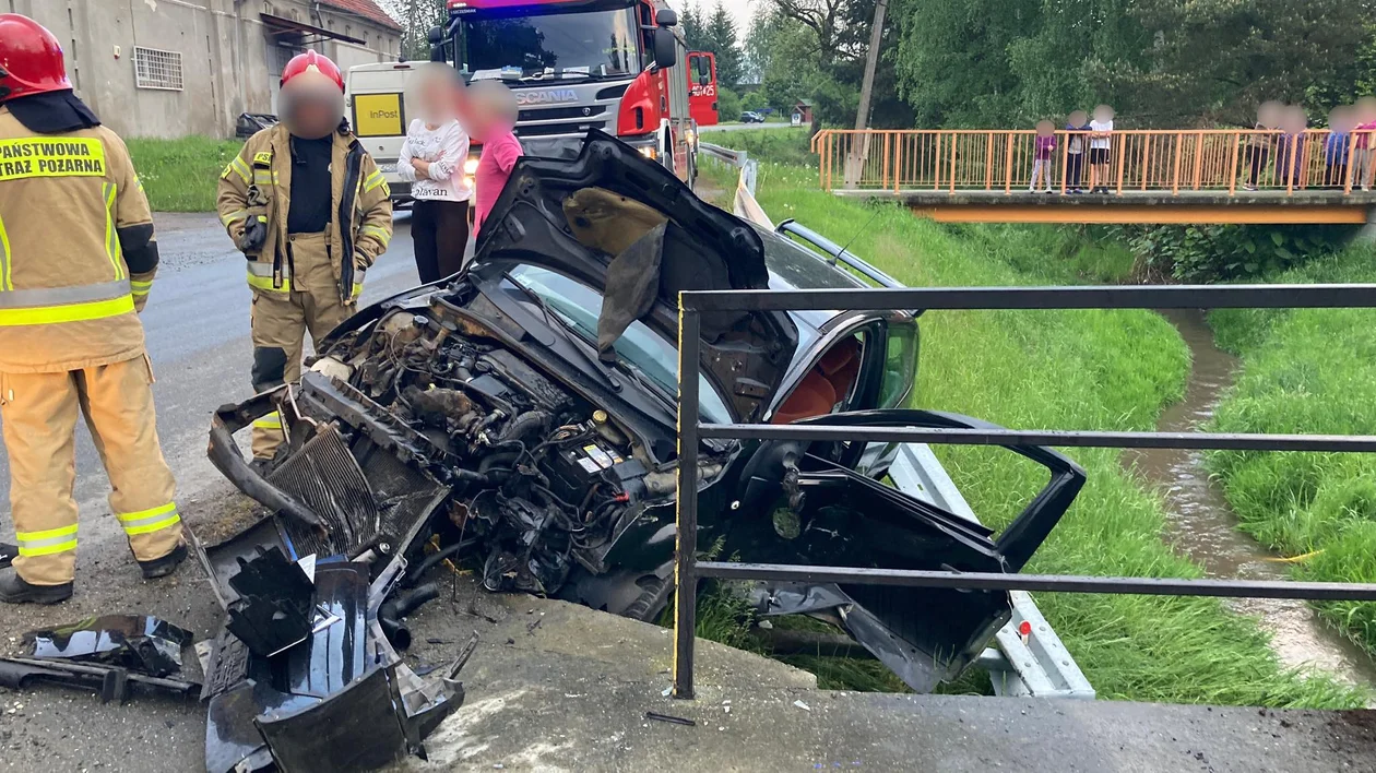 Gmina Kłodzko. Wpadł w poślizg i uderzył w barierki - Zdjęcie główne