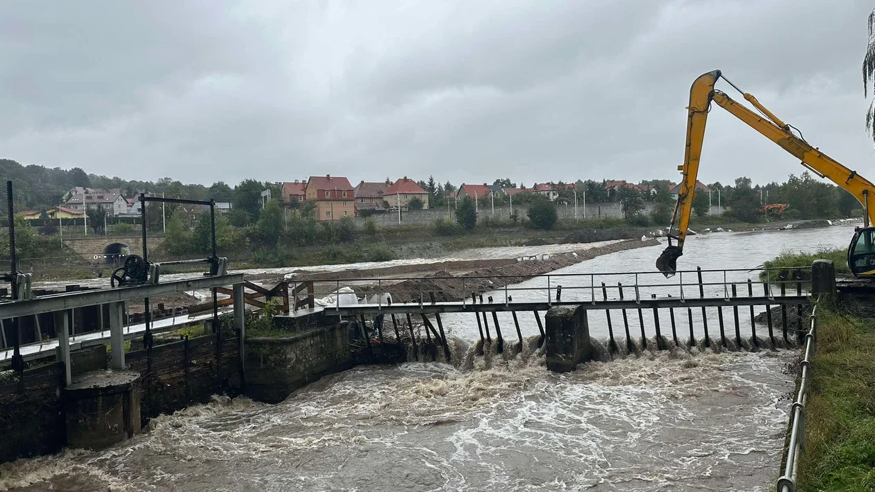 Poziom wody w Kłodzku rośnie [zdjęcia]