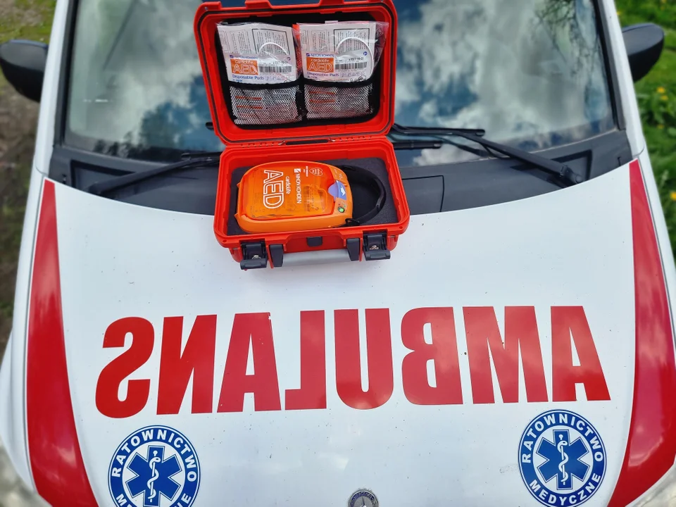 Nowa Ruda. Nowoczesny defibrylator AED REDIAID dla Grupy Poszukiwawczo-Ratowniczej LIFE [zdjęcia]