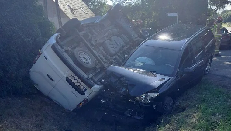 Stolec. Dachowanie w rowie [FOTO] - Zdjęcie główne