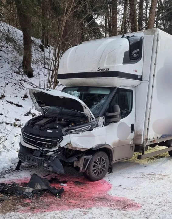 Międzylesie - zderzenia dwóch aut - Zdjęcie główne