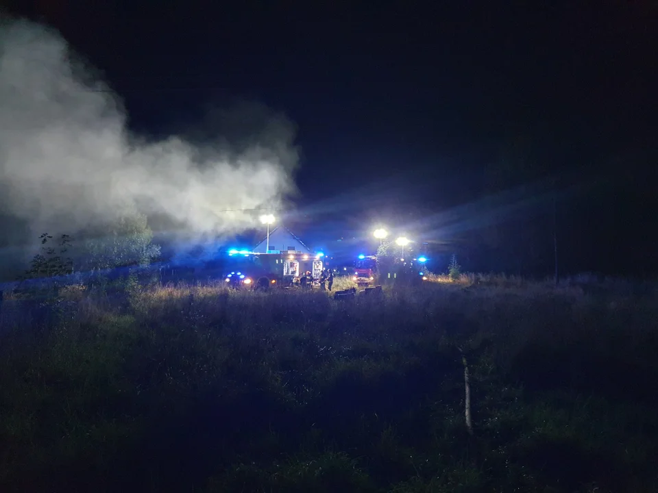 Gmina Nowa Ruda. Pożar budynku gospodarczo - mieszkalnego przy ul. Świętojańskiej w Jugowie [zdjęcia]