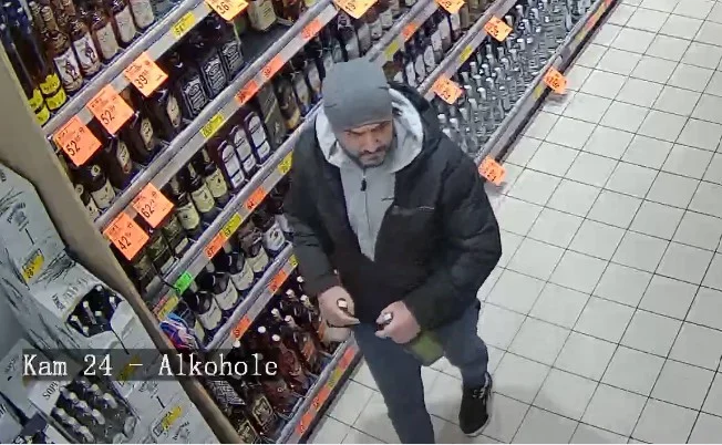 Ząbkowice Śląskie. Ukradli 12 butelek whisky. Szuka ich policja - Zdjęcie główne