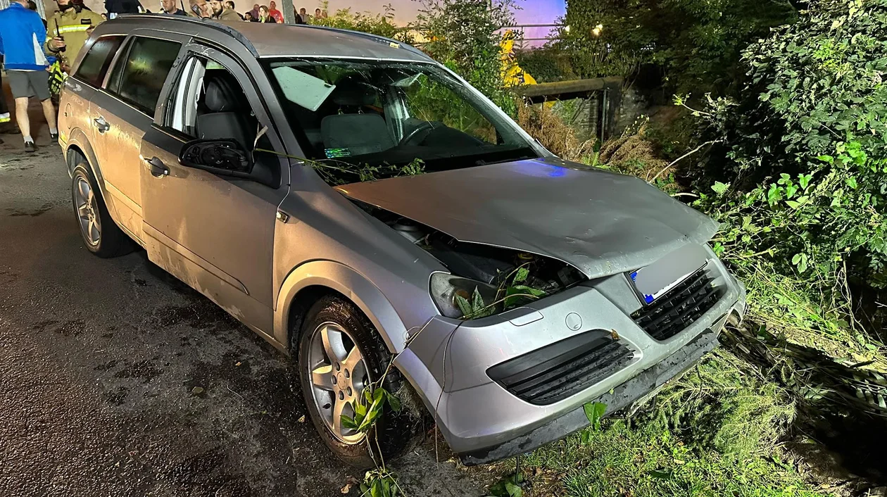 Krosnowice. Grupa nastolatków “pożyczyła” auto od rodziców jednego z nich