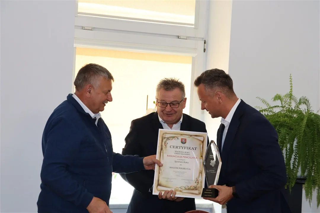 Gmina Kłodzko. Statuetka Jaskra 2025 w kategorii Sponsor Roku dla Holcim Polska S.A. [zdjęcia]