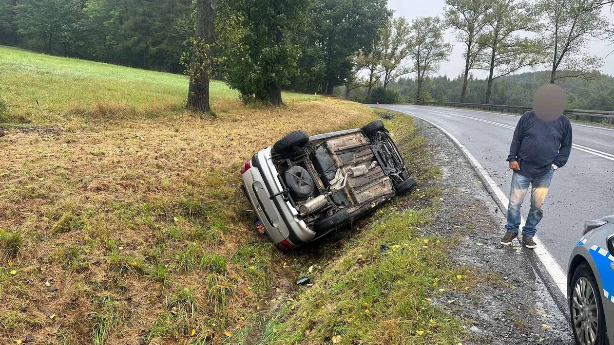 Podzamek. Stracił panowanie nad pojazdem [zdjęcia]