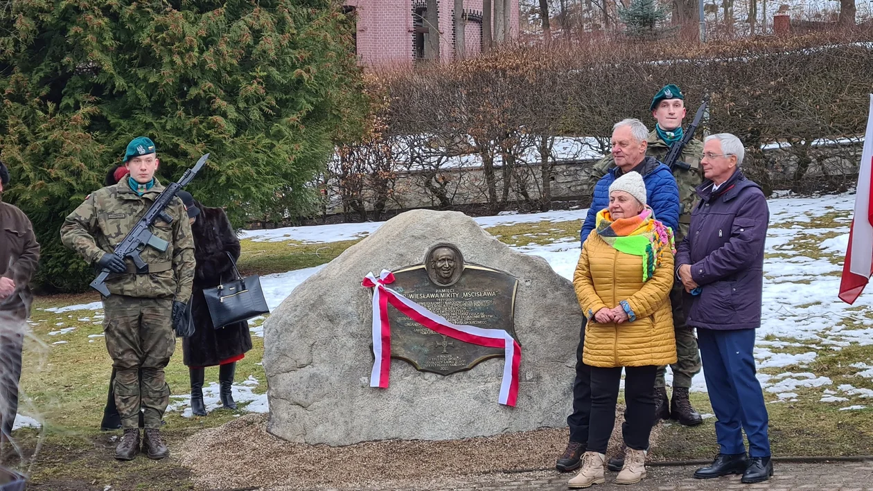 W Lądku-Zdroju odsłonięto tablicę  poświęcona ppor. Wiesławowi Mikicie