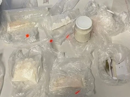 Ząbkowice Śl. Policja zatrzymała mężczyznę z kilogramami narkotyków