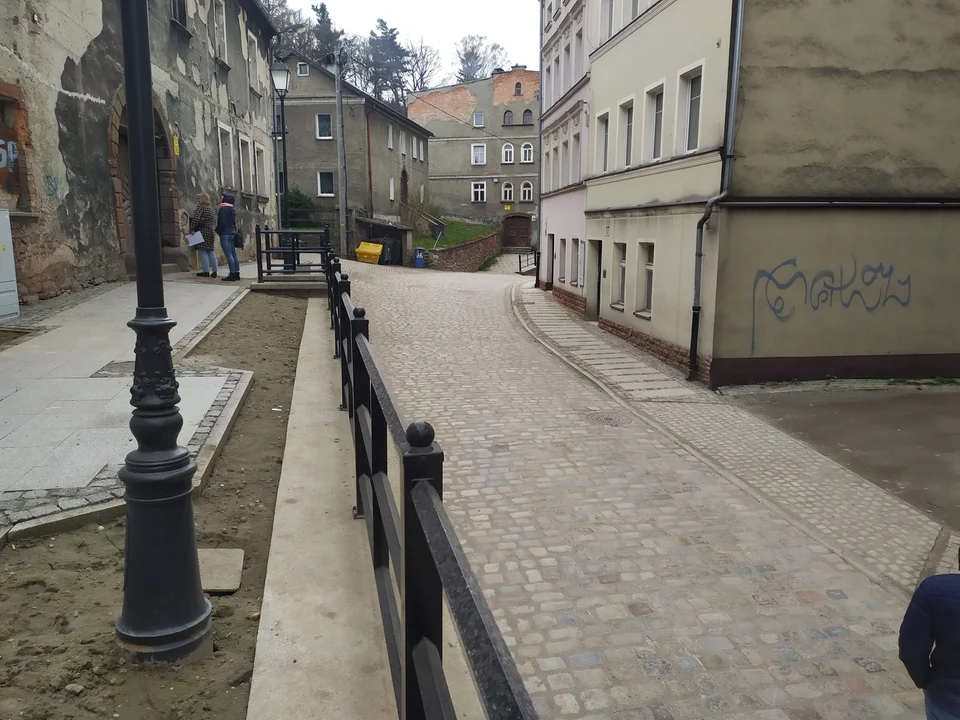 Nowa Ruda. Zakończono remont ulic Kościelnej i Martwej. Zmiana organizacji ruchu nie wszystkim się podoba [zdjęcia]