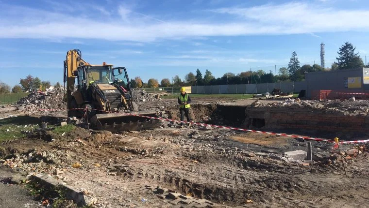 Ząbkowice Śląskie. Przebudowa stadionu już leci pełną parą - Zdjęcie główne