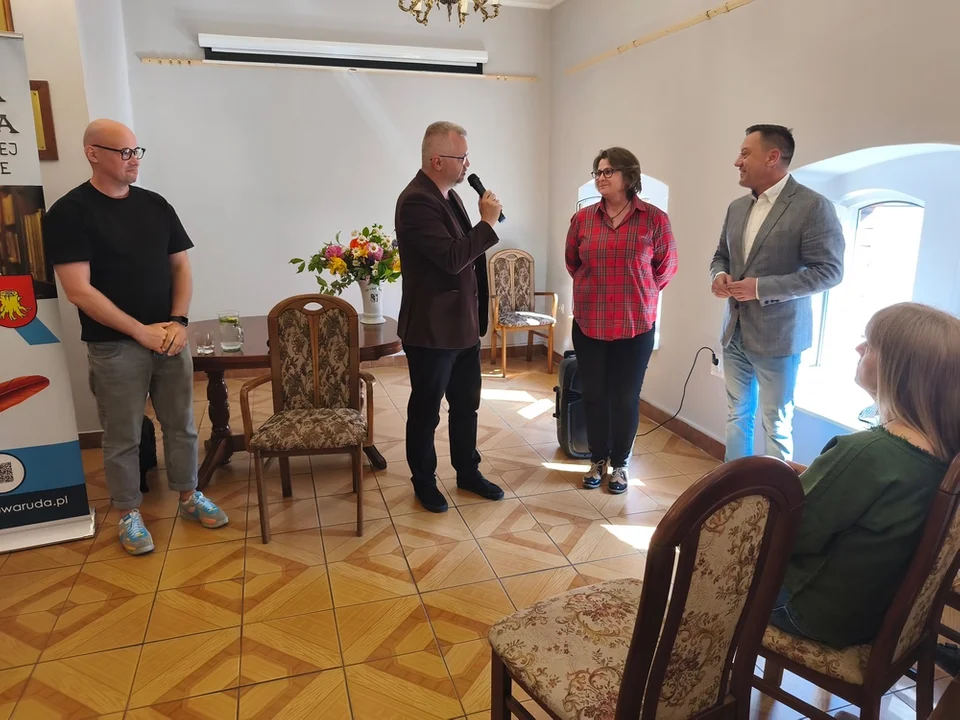 Inauguracja Festiwalu Dzieje Się w Nowej Rudzie. Marek Margielewski, prof. Jan Miodek i Sigit Band w MBP [galeria]