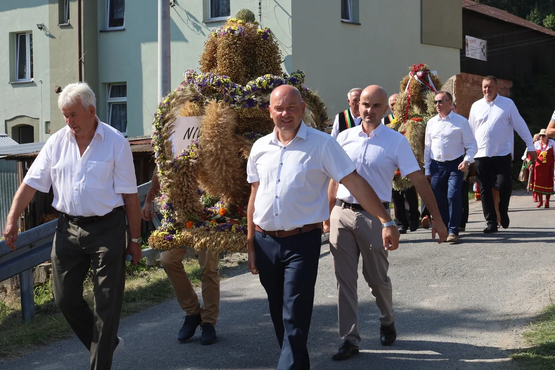 Sołectwo Niwa z najpiękniejszym wieńcem dożynkowym powiatu kłodzkiego [zdjęcia]