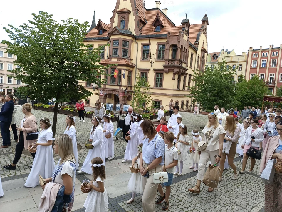 Boże Ciało w Nowej Rudzie. Ulicami przeszła uroczysta procesja [galeria]