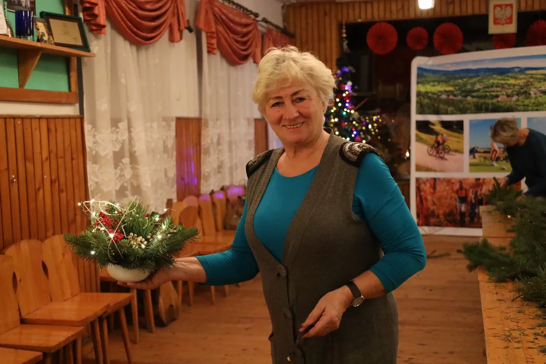 Gmina Szczytna. Warsztaty "Ozdoby Bożonarodzeniowe" w Wolanach [galeria]