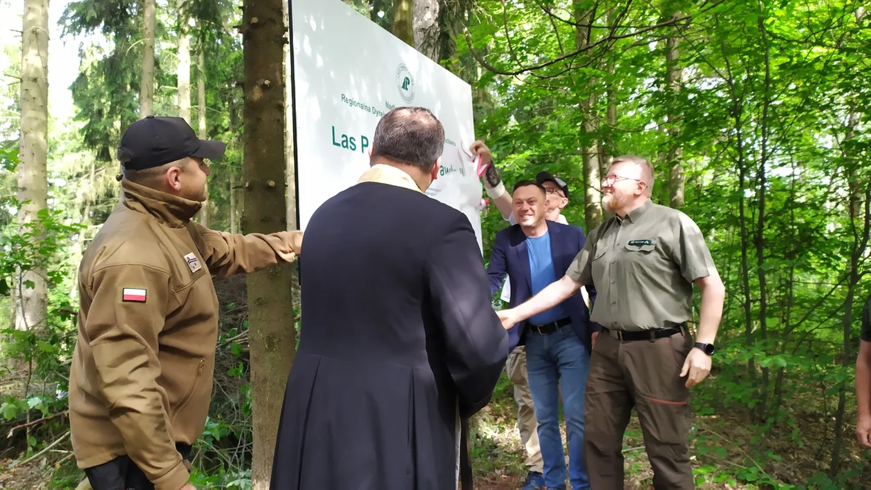 Nowa Ruda. Sadzili las im. Jana Pawła II w Słupcu - galeria