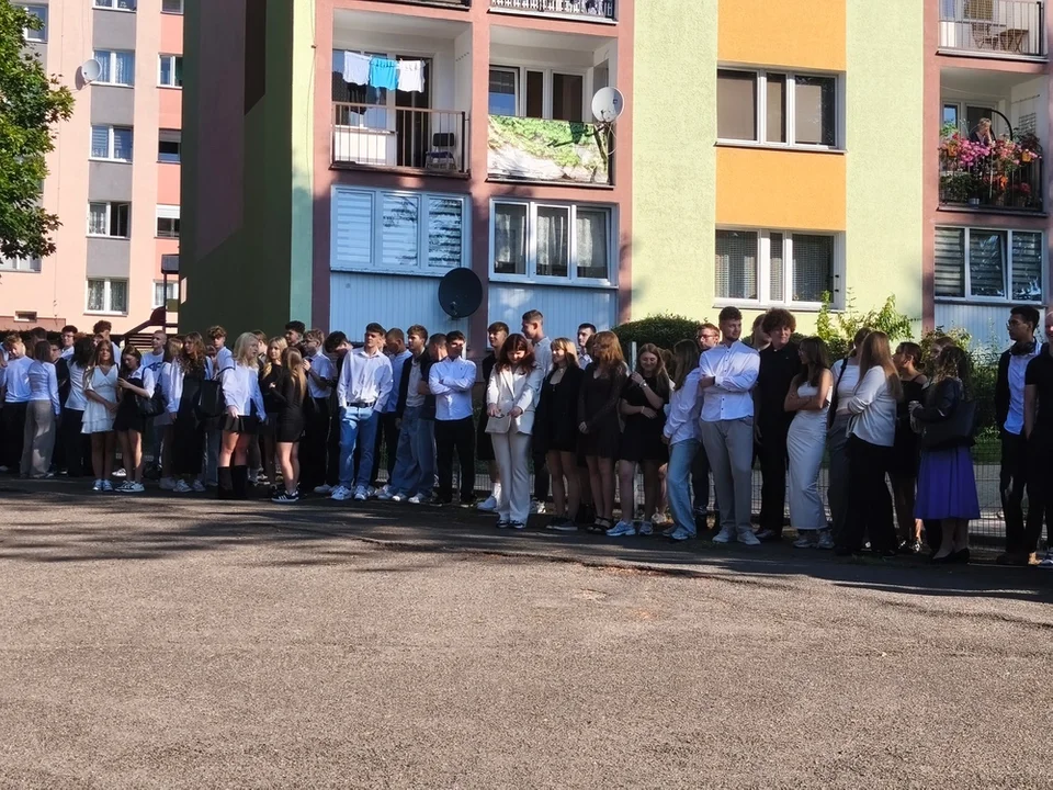 Nowa Ruda. Rozpoczęcie nowego roku szkolnego w Liceum Ogólnokształcącym im. Henryka Sienkiewicza [galeria]