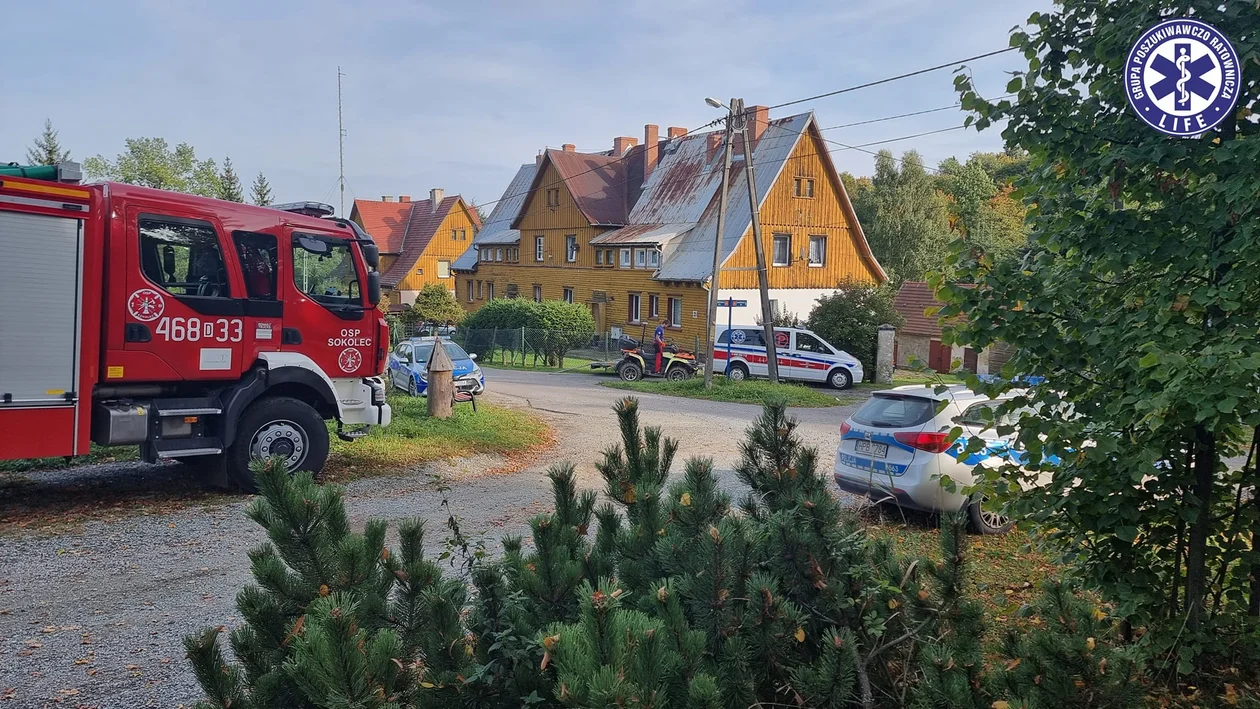 Gmina Nowa Ruda. Tragiczny finał poszukiwań 55 – latka w lasach w okolicy Bartnicy. Na łące znaleziono jego ciało