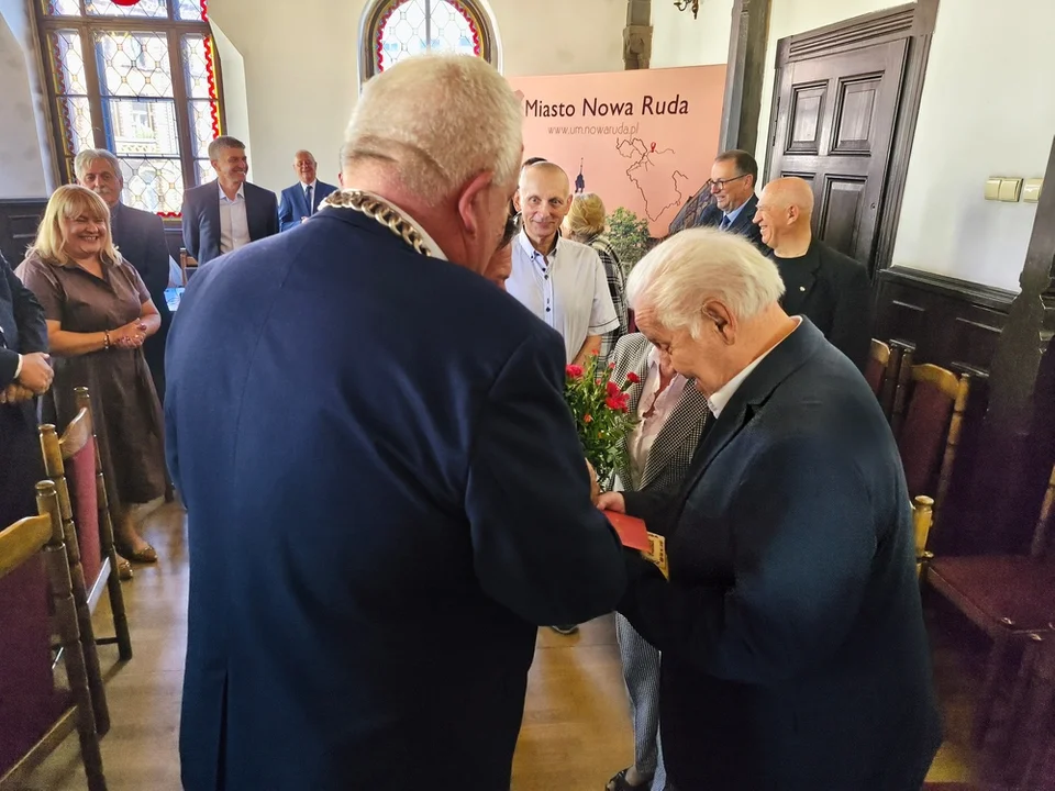 Lekarze z sercem uhonorowani w Nowej Rudzie! Wzruszająca uroczystość w ratuszu [zdęcia]