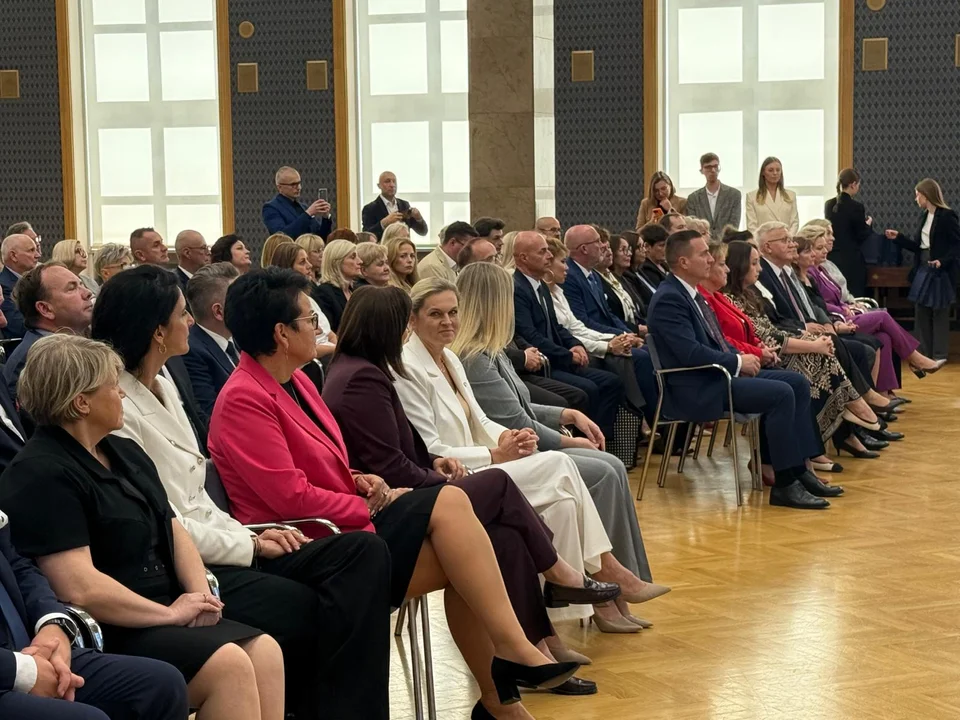 Nagrody Ministra Edukacji Narodowej dla dyrektorów szkół i przedszkoli z terenu powiatu kłodzkiego [zdjęcia]