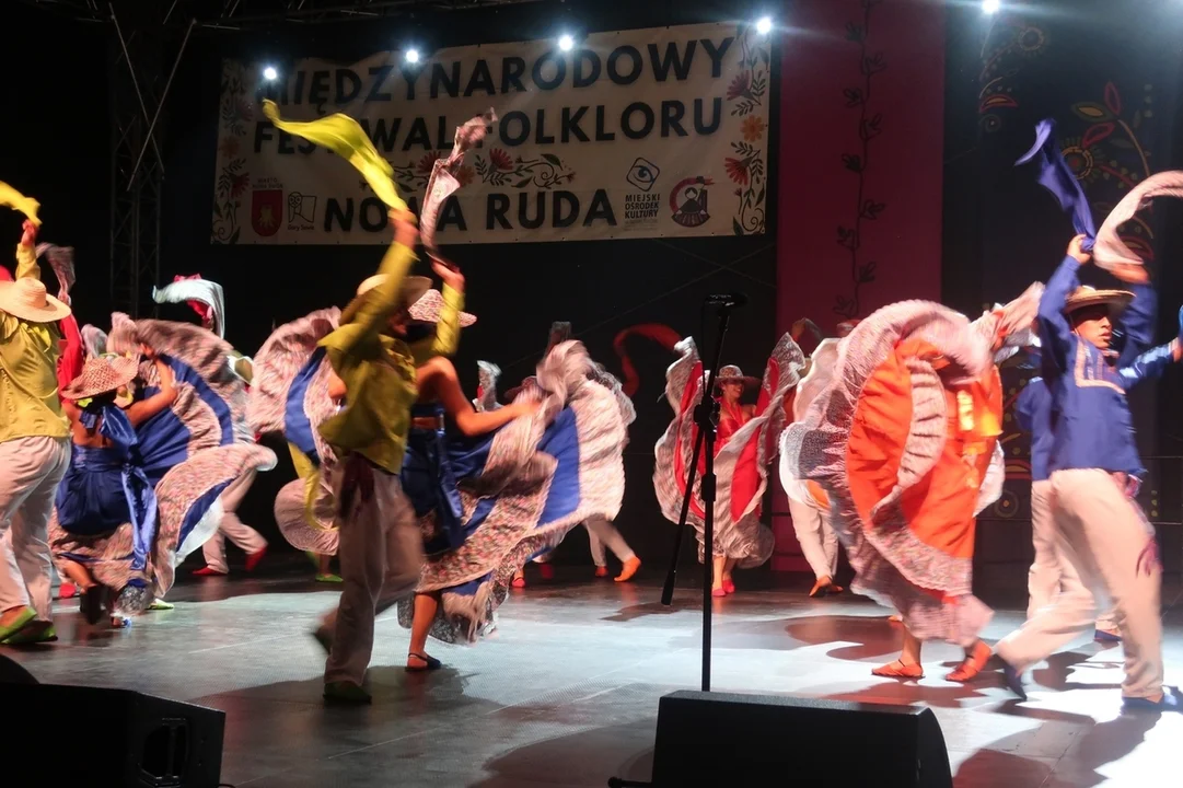 Nowa Ruda. Rozpoczął się Międzynarodowy Festiwal Folkloru [galeria]