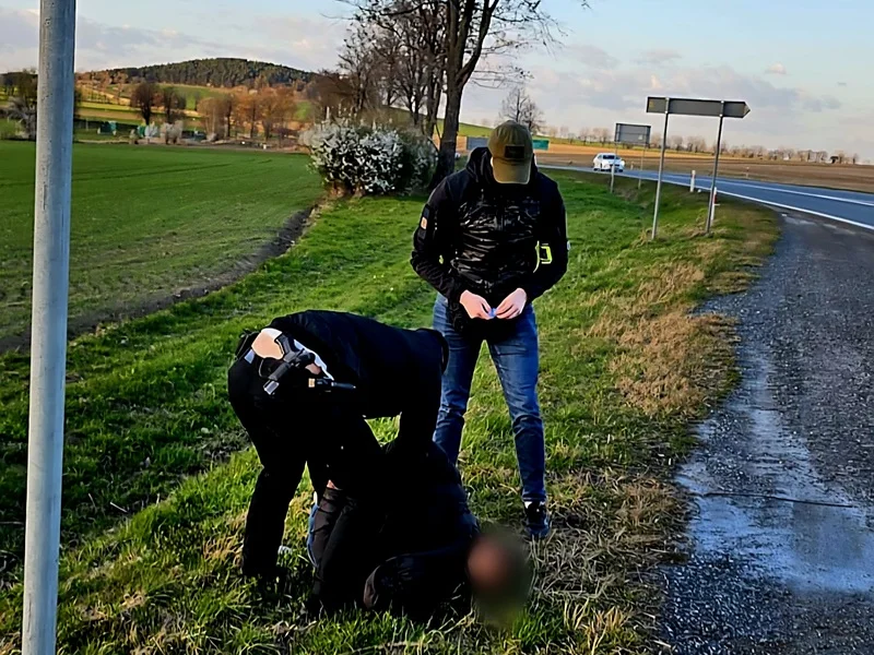 Szokujące zatrzymanie przy „ósemce”! Recydywista wpadł z narkotykami wartymi fortunę