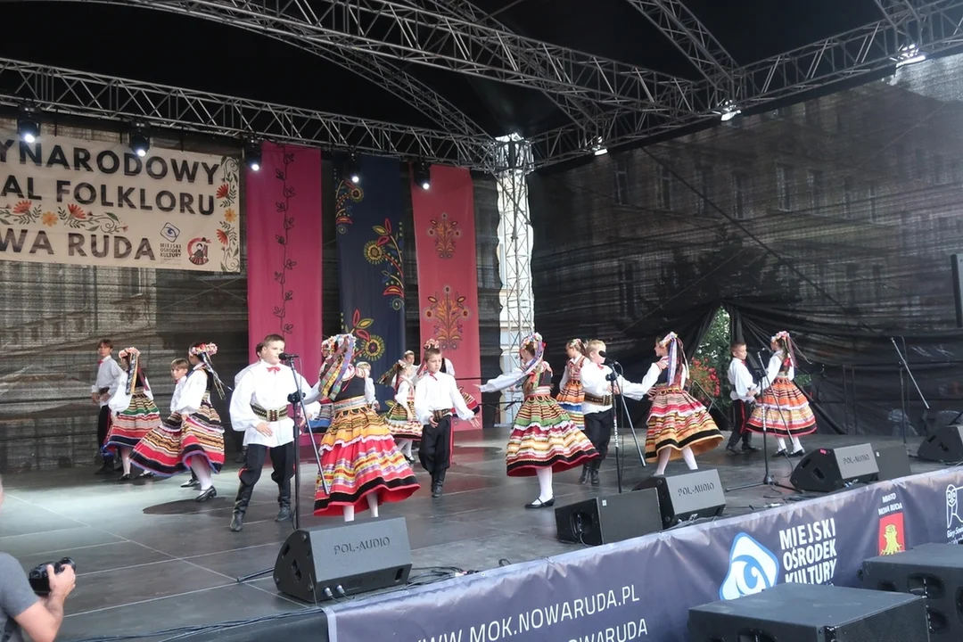 Nowa Ruda. Rozpoczął się Międzynarodowy Festiwal Folkloru [galeria]