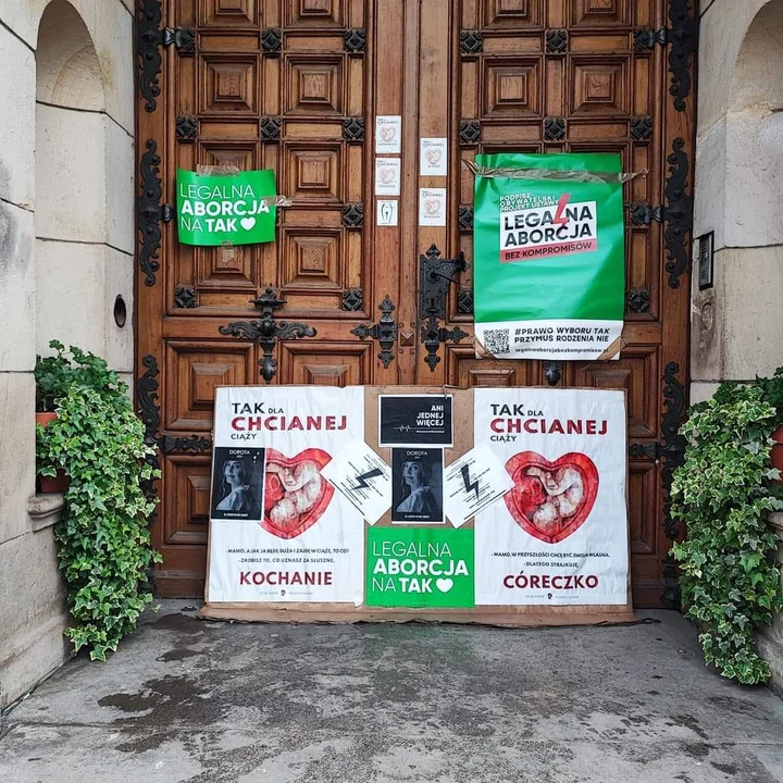 Ani Jednej Więcej - manifestacja pod kłodzkim Ratuszem