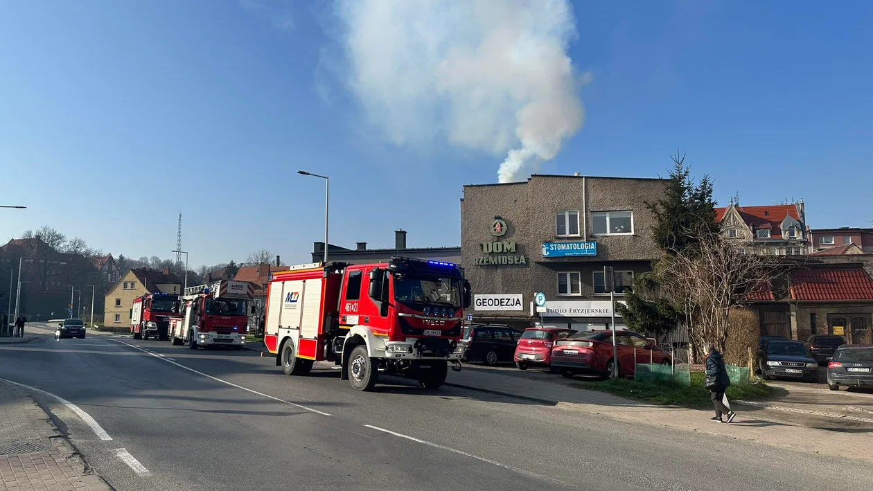 Kłodzko. Strażacy interweniowali przy ul. Łużyckiej - Zdjęcie główne