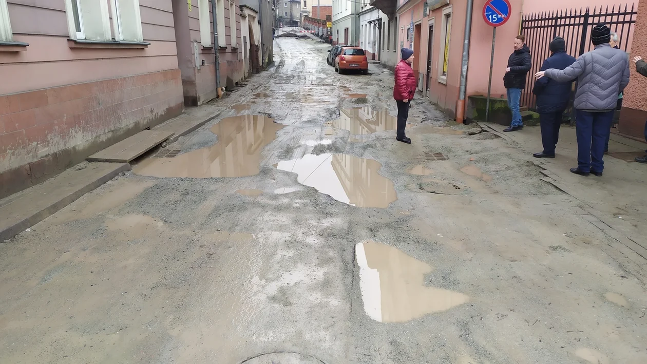Nowa Ruda. Mieszkańcy remontowanej ulicy Kościelnej niezadowoleni