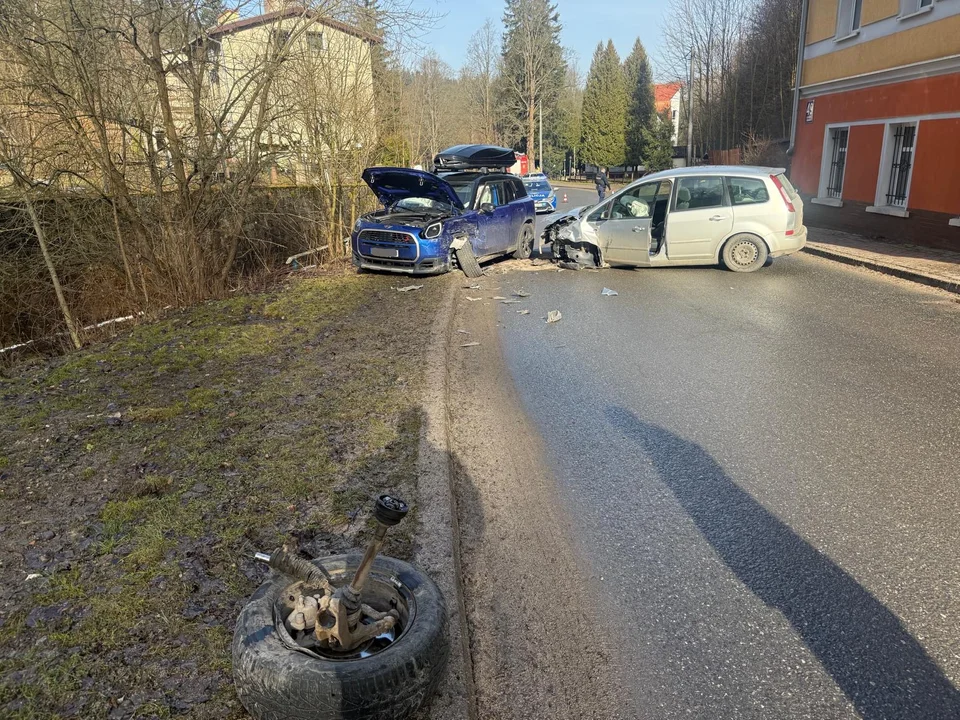 Duszniki - Zdrój - zderzenie dwóch pojazdów
