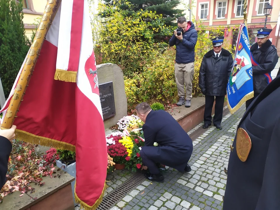 Obchody Święta Niepodległości w noworudzkim rynku