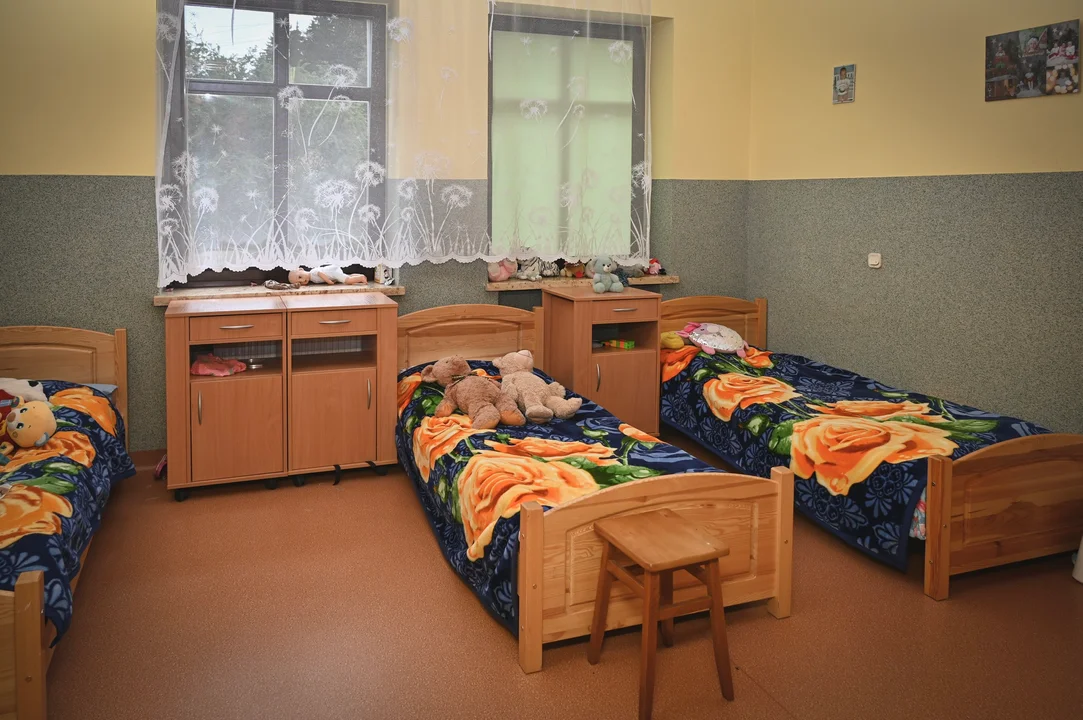Wizyta Starosty Kłodzkiego w Niepublicznych Szkołach Specjalnych i w DPS-ie w Ludwikowicach Kłodzkich [zdjęcia]